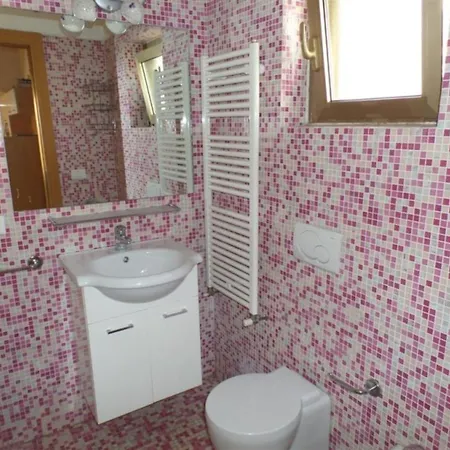 דירה Beachfront With Stunning Ocean Views