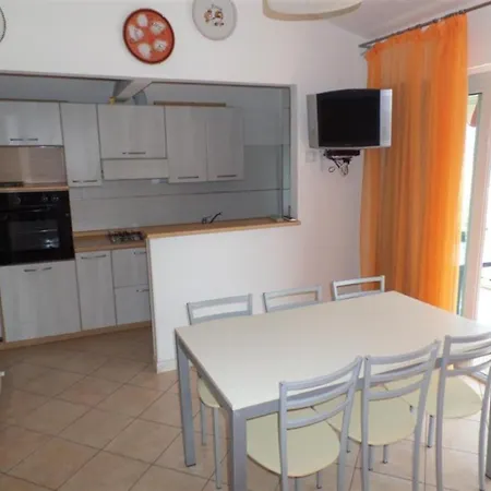 דירה Beachfront With Stunning Ocean Views