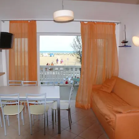 Beachfront With Stunning Ocean Views Appartamento *