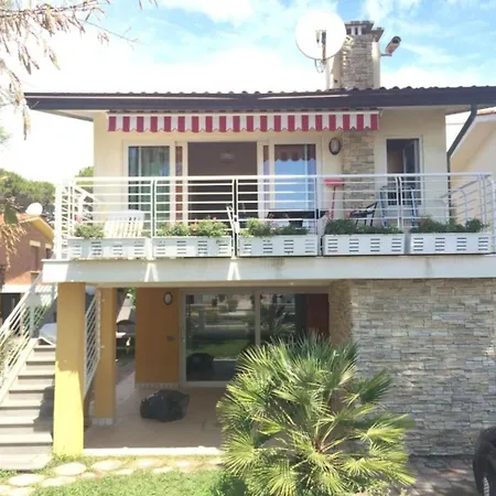 Beachfront With Stunning Ocean Views ביביונה
