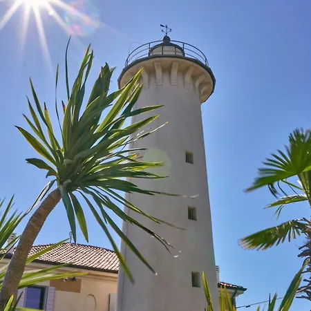 דירה Beachfront With Stunning Ocean Views *