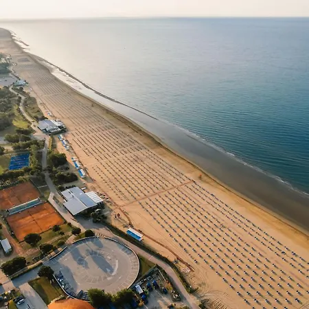 Beachfront With Stunning Ocean Views *